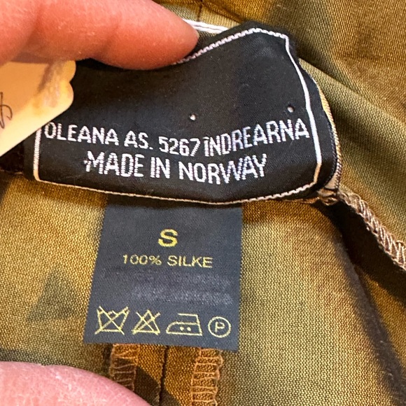 Oleana The Norwegian Story  Green/Gold NWT Shell 100% Silk Made In Norway Sz S. - Picture 9 of 12
